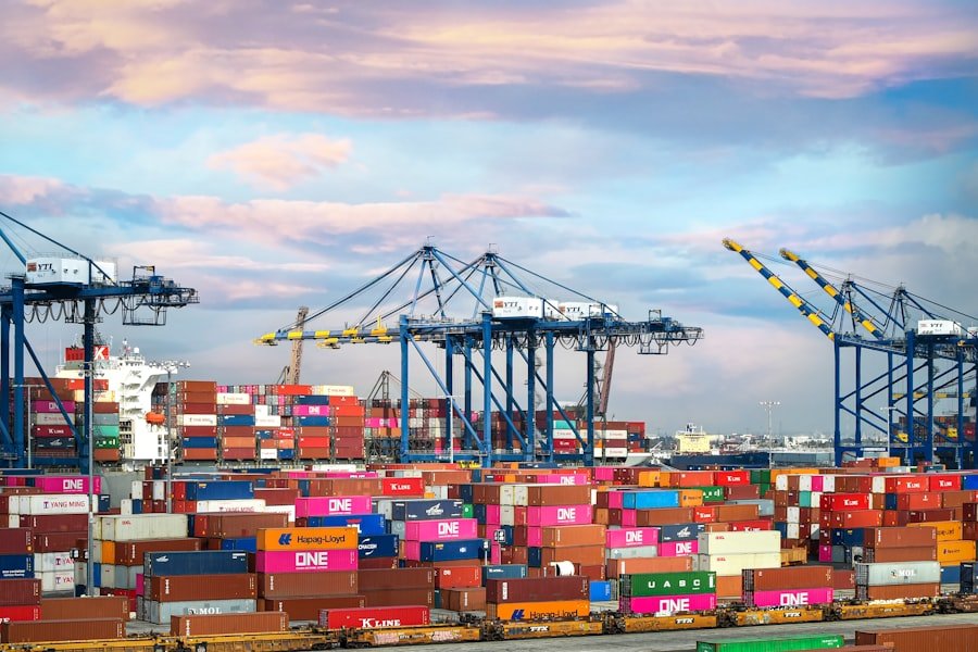 Container tersusun di depo pelabuhan Pontianak