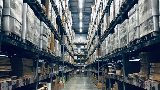 Bagian dalam container kosong