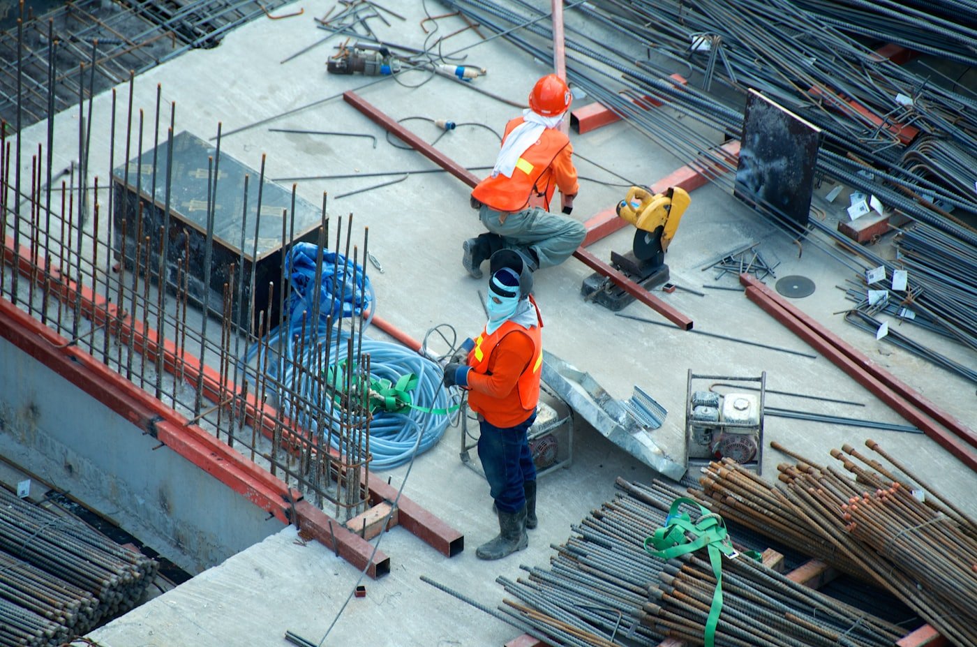 Penempatan unit di site proyek konstruksi