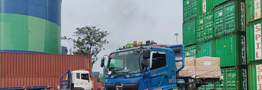 Kepala trailer di area depo container Pelabuhan Belawan