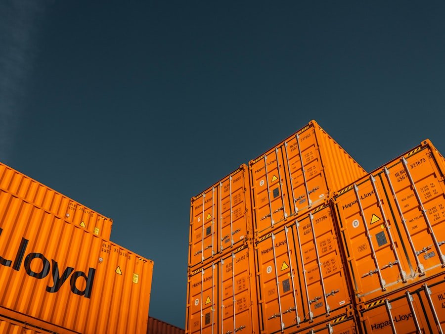 Bagian dalam container yang dipakai sebagai gudang penyimpanan